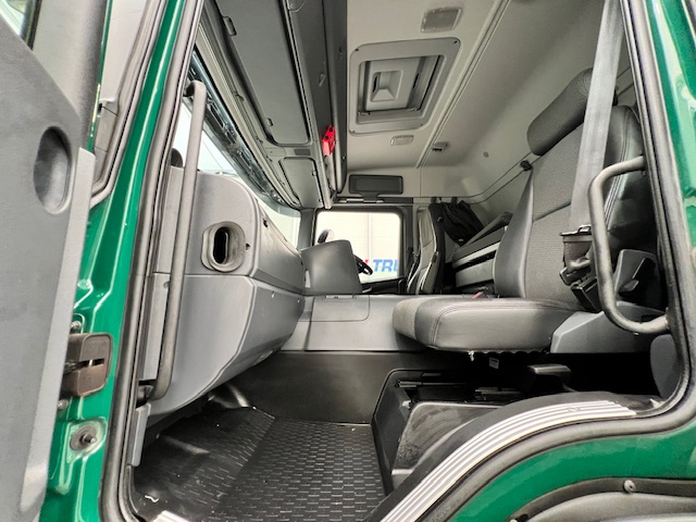 Scania P250 4×2 Sleeper Cab Box Van