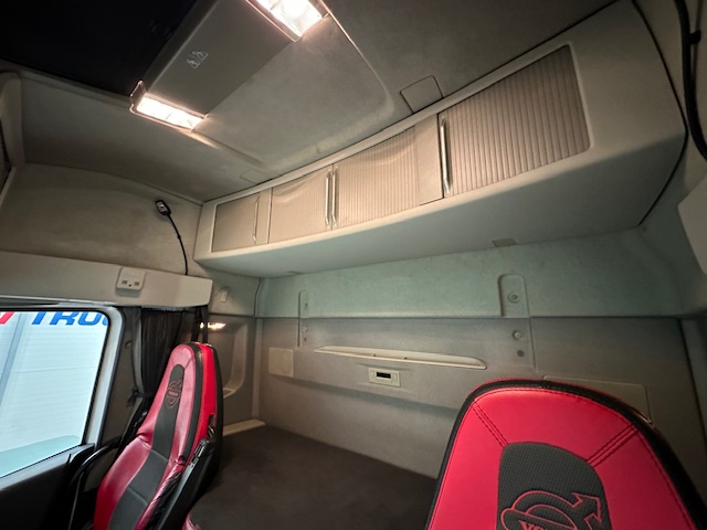 Volvo FH 500 6×2 Tractor Unit Safari Edition
