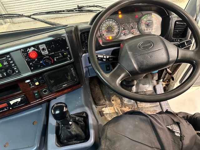 Hino 700 3241 8×4 Sleeper Cab Steel Tipper Grab