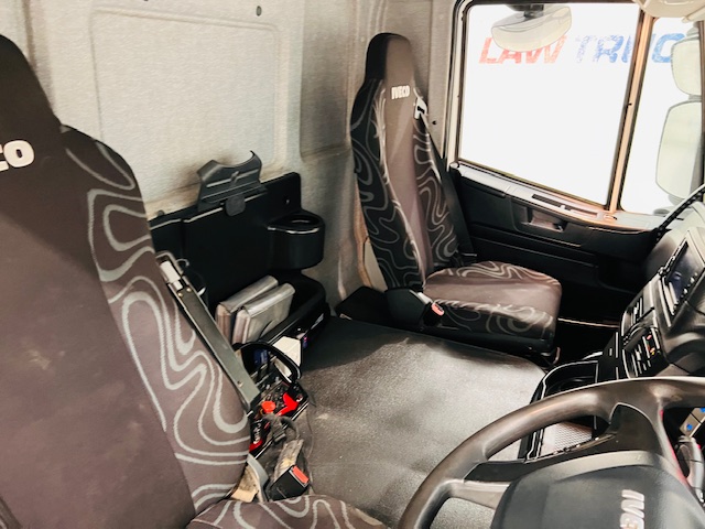 Iveco Stralis 310 Euro 6 6×2 Dropside Brick Grab