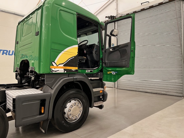 Scania G360 8×2 Sleeper Chassis Cab