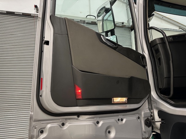 Volvo FH 500 6×2 Midlift Tractor Unit