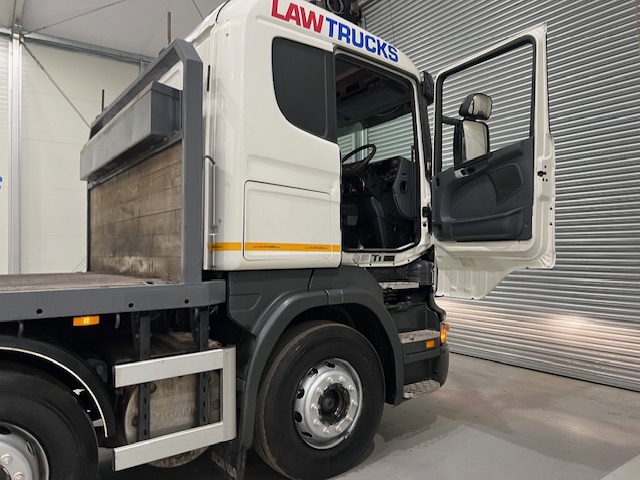 Scania R420 8×2 Rear Lift Brick Grab Drawbar