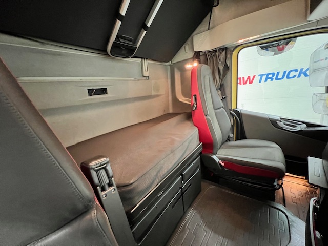 Volvo FH 500 6×2 Sleeper Cab Midlift Tractor Unit
