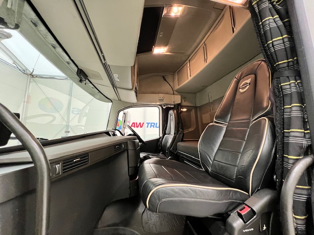 Volvo FH 500 6×2 Midlift Tractor Unit