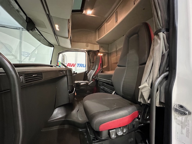 Volvo FH 500 6×2 Midlift Tractor Unit