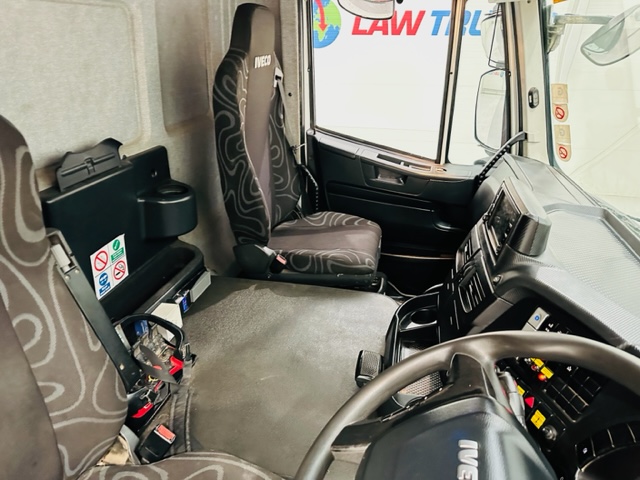 Iveco Stralis 310 6×2 Dropside Brick Grab