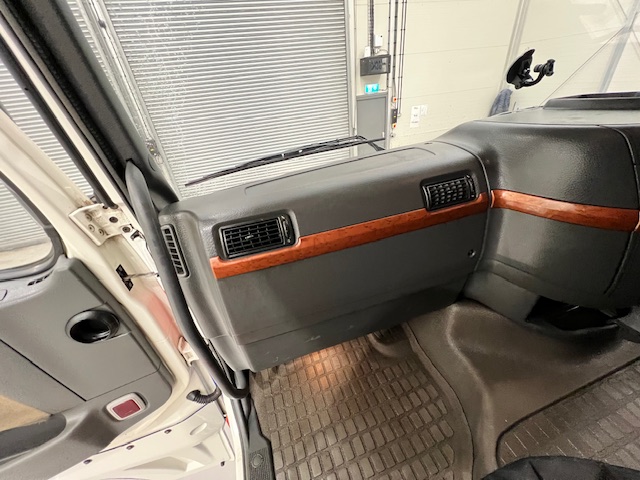 Volvo FH 480 6×2 Rear Lift Tractor Unit