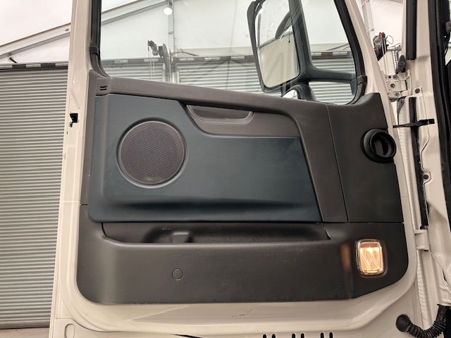 Volvo FH 460 6×2 Midlift Tractor Unit PTO