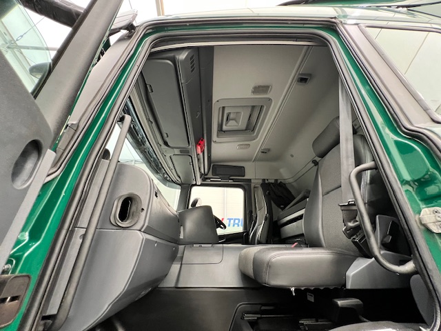 Scania P250 4×2 Sleeper Cab Box Van