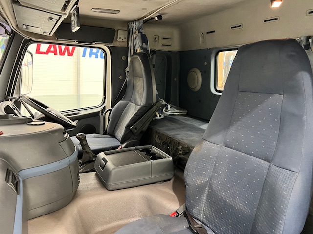 Volvo FM 400 8×4 Steel Tipper Grab Manual