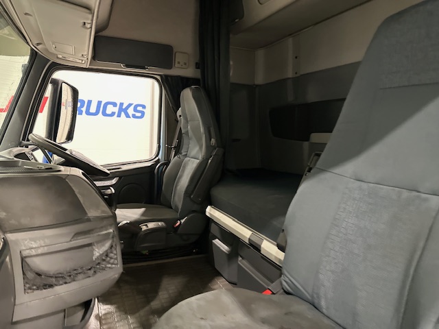 Volvo FH 460 6×2 Sleeper Cab Tractor Unit