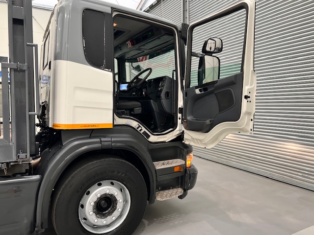 Scania P270 6×2 10 Tyre Flatbed Drawbar Brick Grab