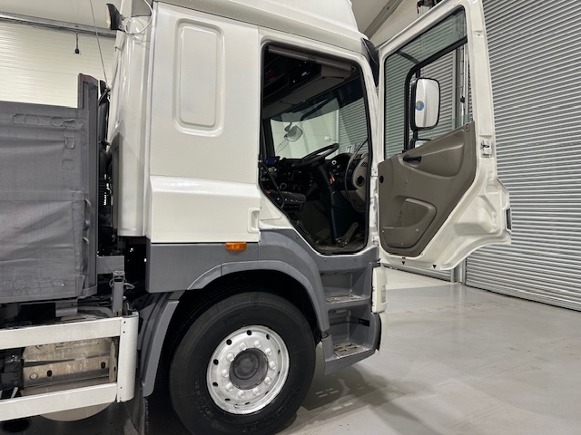 DAF CF85 460 6×2 Flatbed Drawbar Brick Grab