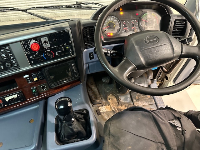 Hino 700 3241 8×4 Sleeper Cab Steel Tipper Grab