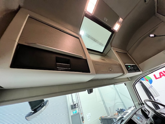 Volvo FH 500 6×2 Midlift Tractor Unit