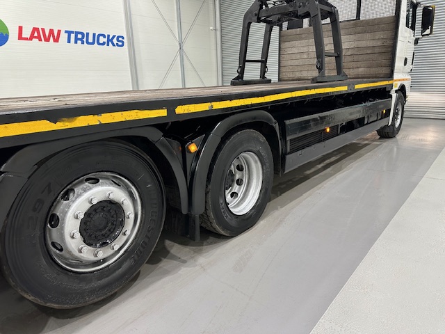 MAN TGX 26.440 6×2 Brick Grab Drawbar