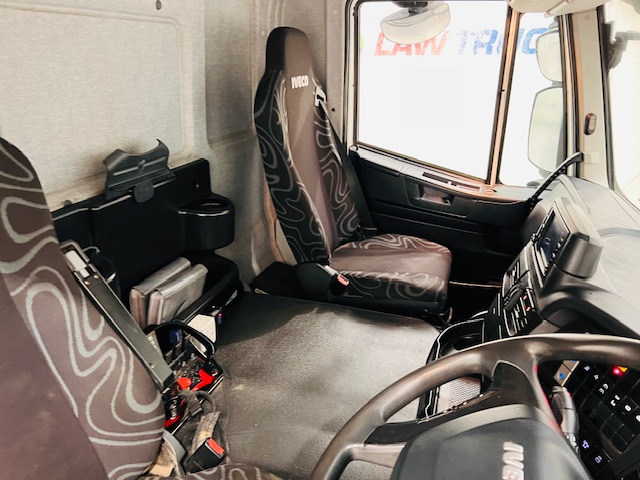 Iveco Stralis 310 Euro 6 6×2 Dropside Brick Grab