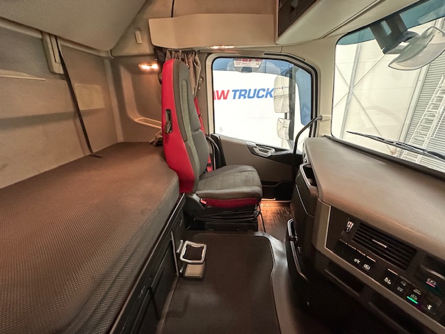 Volvo FH 500 6×2 Globetrotter XL Midlift Tractor Unit