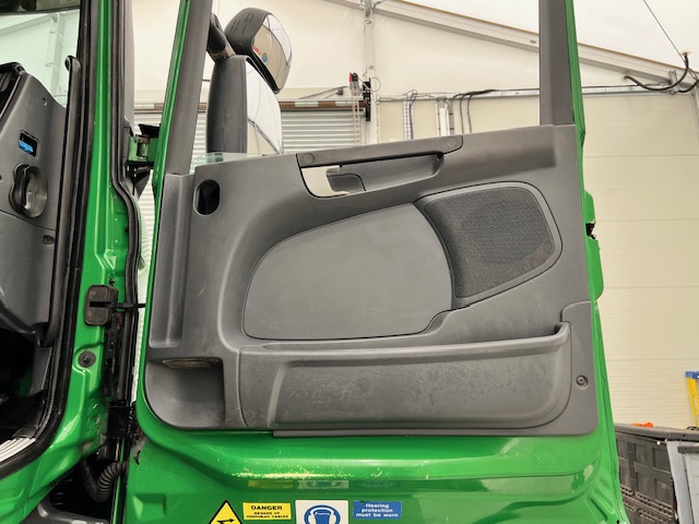 Scania G360 8×2 Sleeper Chassis Cab