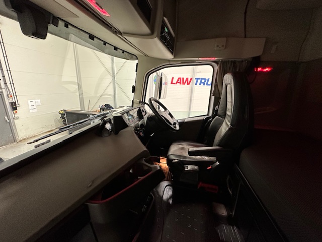 Volvo FH 500 6×2 Midlift Tractor Unit