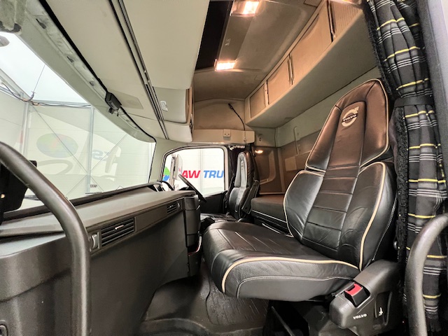 Volvo FH 500 6×2 Midlift Tractor Unit