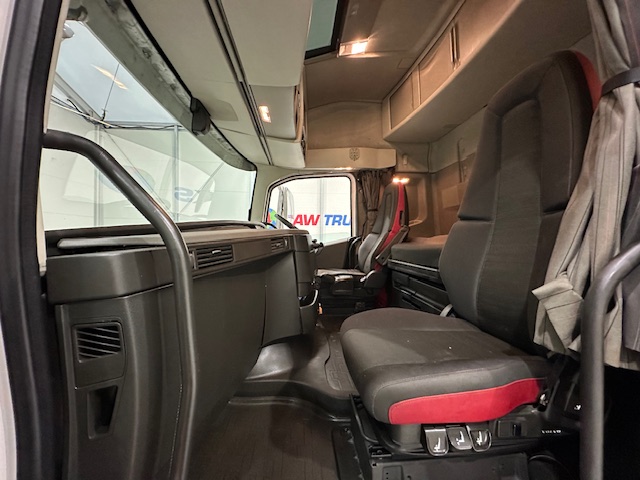 Volvo FH 500 6×2 Midlift Tractor Unit