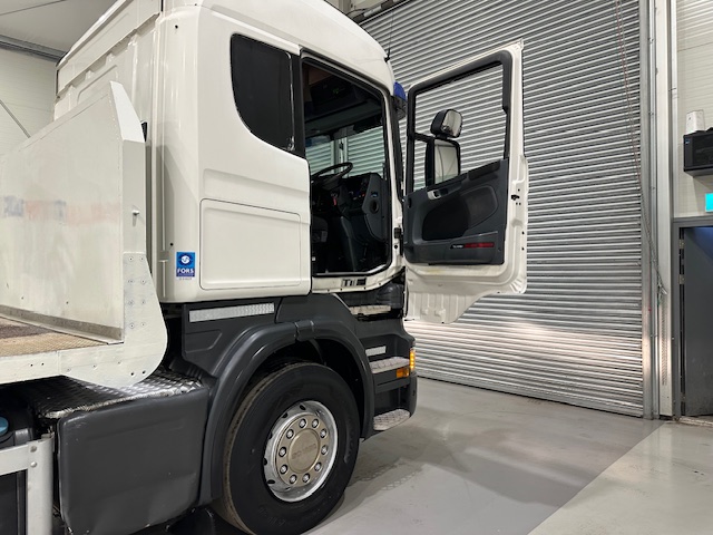Scania R440 6×2 Rear Lift Brick Grab Drawbar