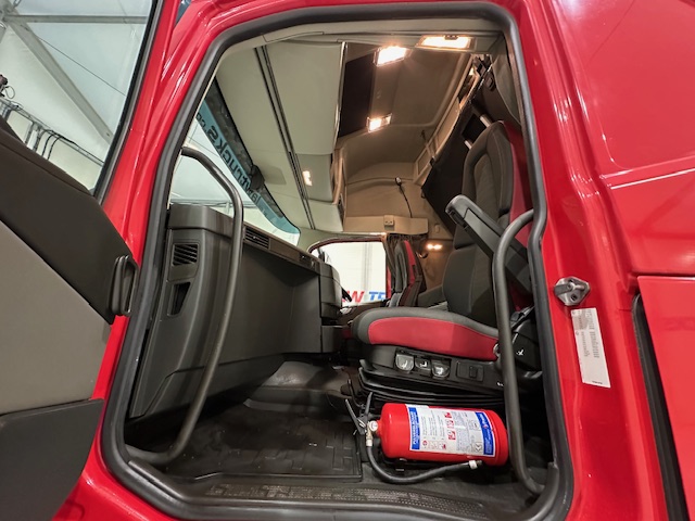 Volvo FH 500 6×2 Sleeper Cab Tractor Unit
