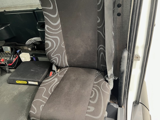 Iveco Stralis 310 6×2 Dropside Brick Grab