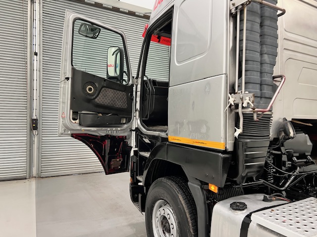 Volvo FH12 420 6×4 Double Drive Tractor Unit