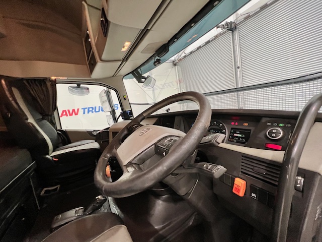 Volvo FH 500 6×2 Sleeper Cab Tractor Unit PTO