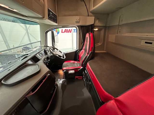 Volvo FH 500 6×2 Tractor Unit Safari Edition