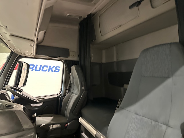 Volvo FH 460 6×2 Sleeper Cab Tractor Unit