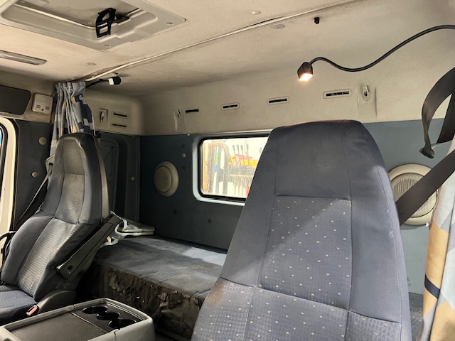 Volvo FM 400 8×4 Steel Tipper Grab Manual