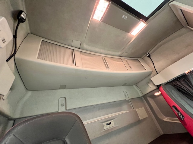 Volvo FH 460 6×2 Midlift Tractor Unit