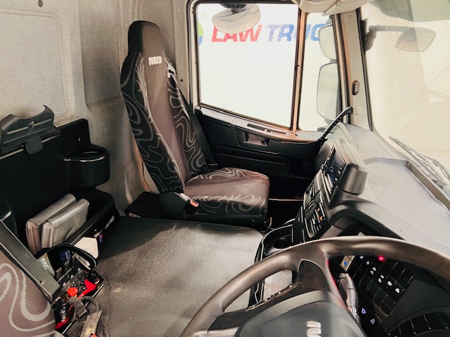 Iveco Stralis 310 Euro 6 6×2 Dropside Brick Grab