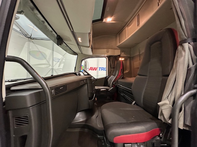 Volvo FH 500 6×2 Midlift Tractor Unit