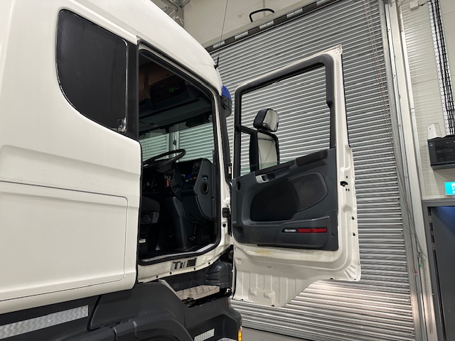 Scania R440 6×2 Rear Lift Brick Grab Drawbar