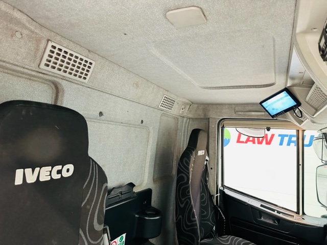 Iveco Stralis 310 6×2 Dropside Brick Grab