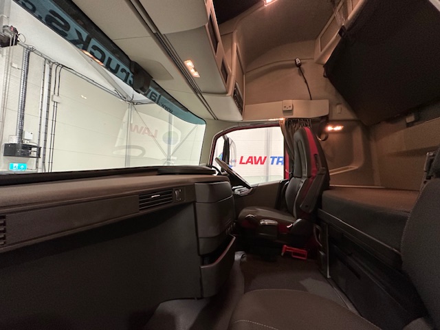 Volvo FH 500 6×2 Sleeper Cab Tractor Unit