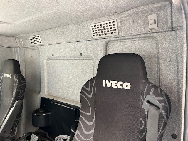 Iveco Stralis 310 6×2 Dropside Brick Grab