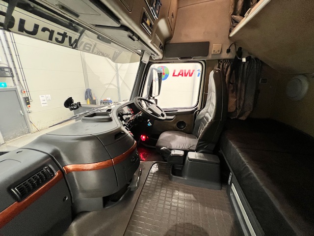 Volvo FH 480 6×2 Rear Lift Tractor Unit