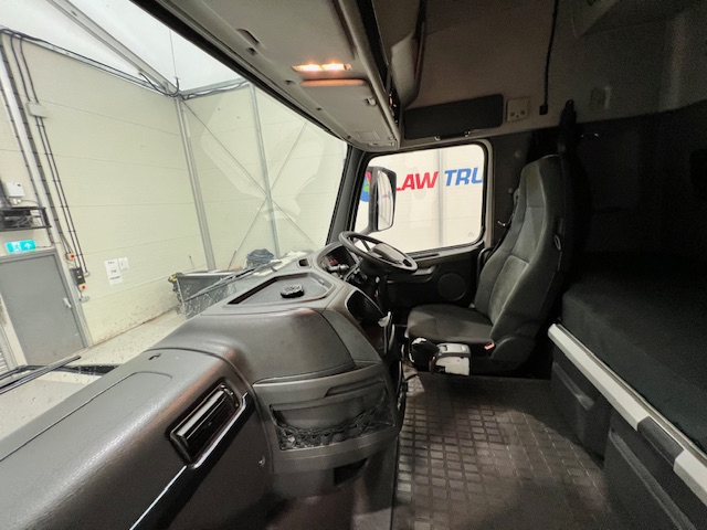 Volvo FH 460 6×2 Midlift Tractor Unit PTO