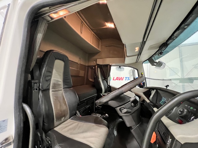Volvo FH 500 6×2 Sleeper Cab Tractor Unit PTO