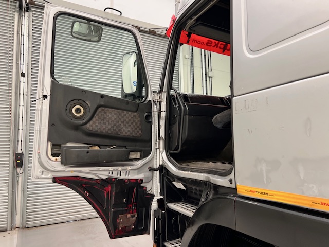 Volvo FH12 420 6×4 Double Drive Tractor Unit