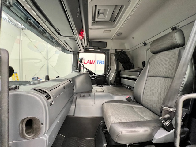 Scania P250 4×2 Sleeper Cab Box Van