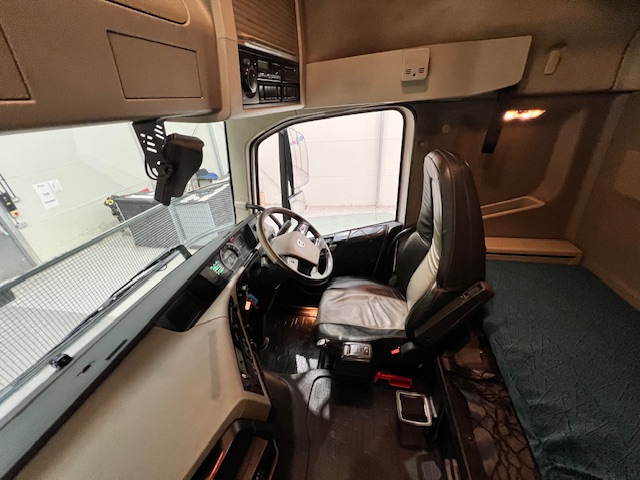 Volvo FH 500 6×2 Sleeper Cab Tractor Unit