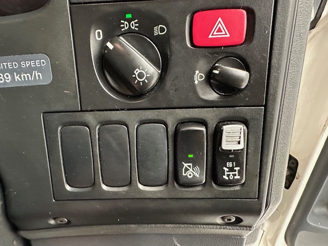 Scania P370 8×4 Sleeper Cab Skip Loader