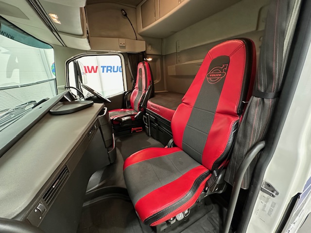 Volvo FH 500 6×2 Tractor Unit Safari Edition